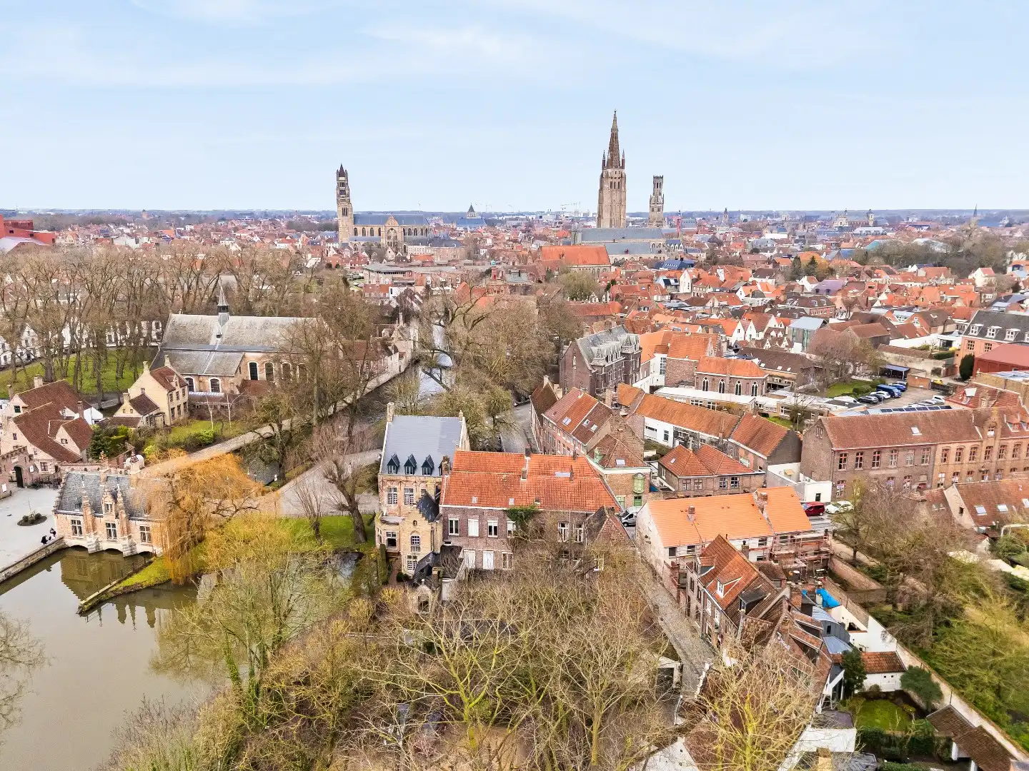 Unieke en idyllische hoekwoning nabij Minnewaterpark en historisch Brugge foto 13