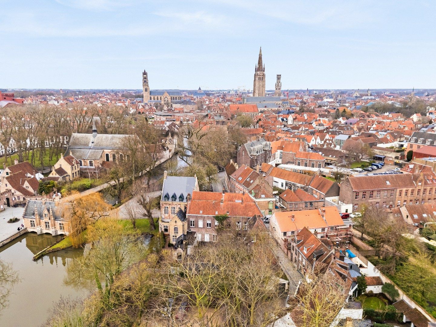 Unieke en idyllische hoekwoning nabij Minnewaterpark en historisch Brugge foto 13