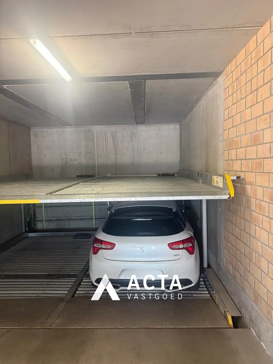 Privatieve autostaanplaats nabij het Leopoldpark in Oostende foto 4