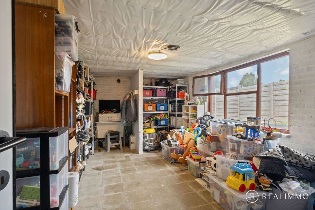 Gerenoveerde woning in rustige straat! foto 24