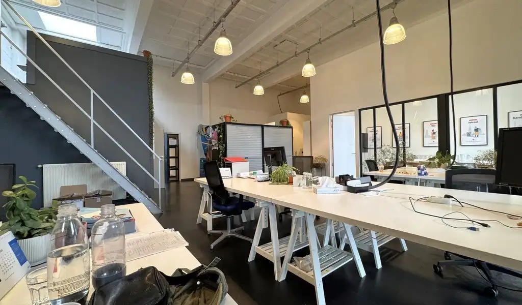 Instapklaar kantoor te huur aan luchthaven in Deurne foto 10