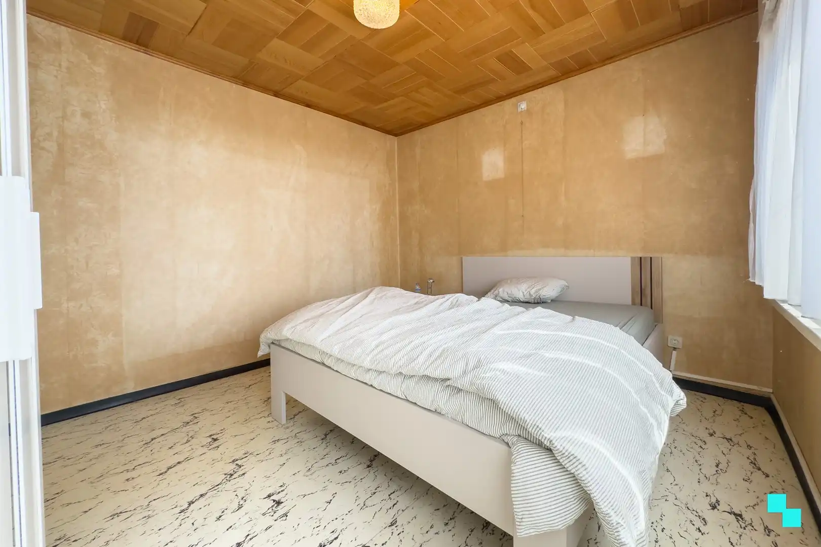 Halfopen woning in doodlopende straat te Sint-Eloois-Winkel foto 24