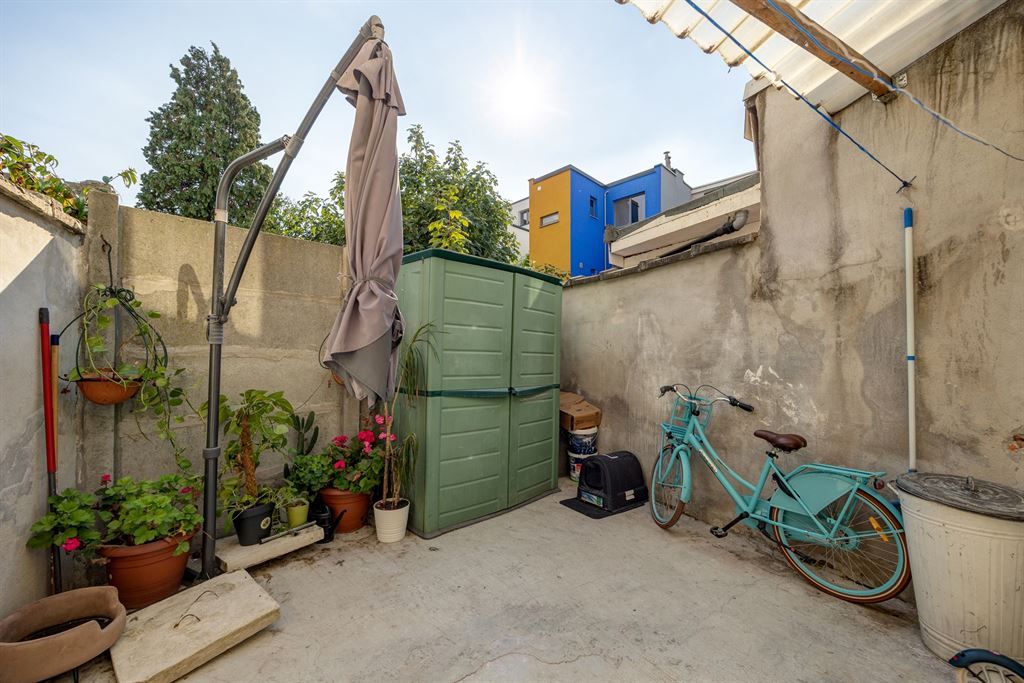 Ruime woning met 4 slaapkamers en stadskoer foto 8