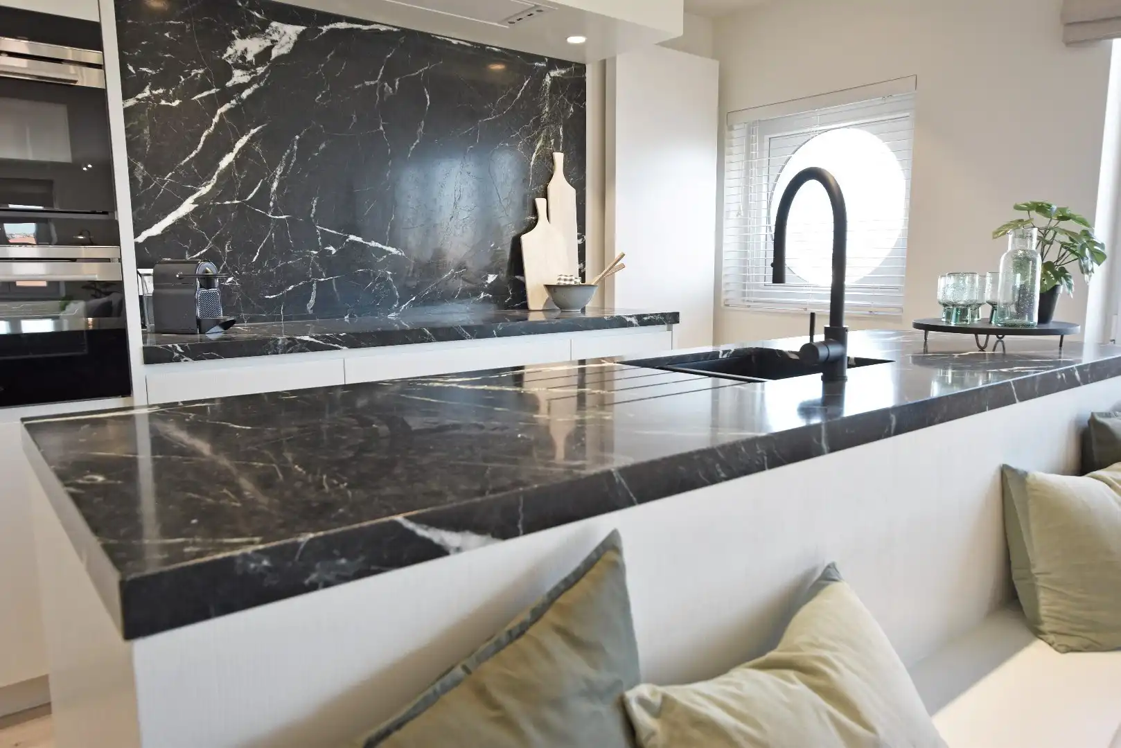 Prachtige totaalrenovatie met uitgestrekt zicht over het Zegemeer.  foto 3