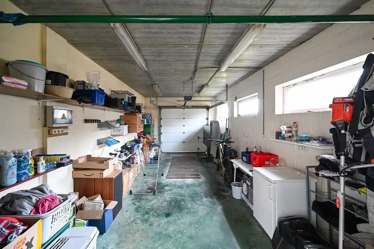 Ruime woning met 2 garages op 1400m² foto 19