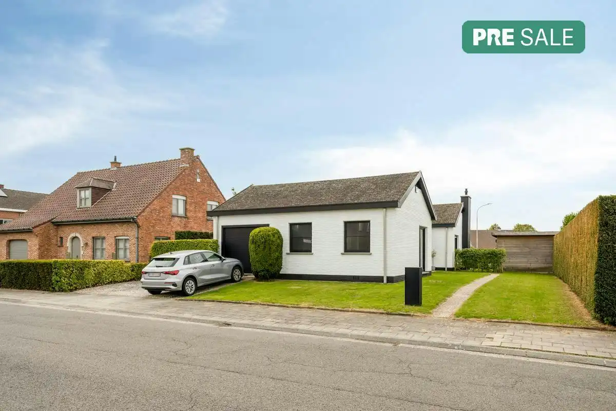 Gerenoveerde bungalow te koop in Kuurne! foto {{pictureIndex}}