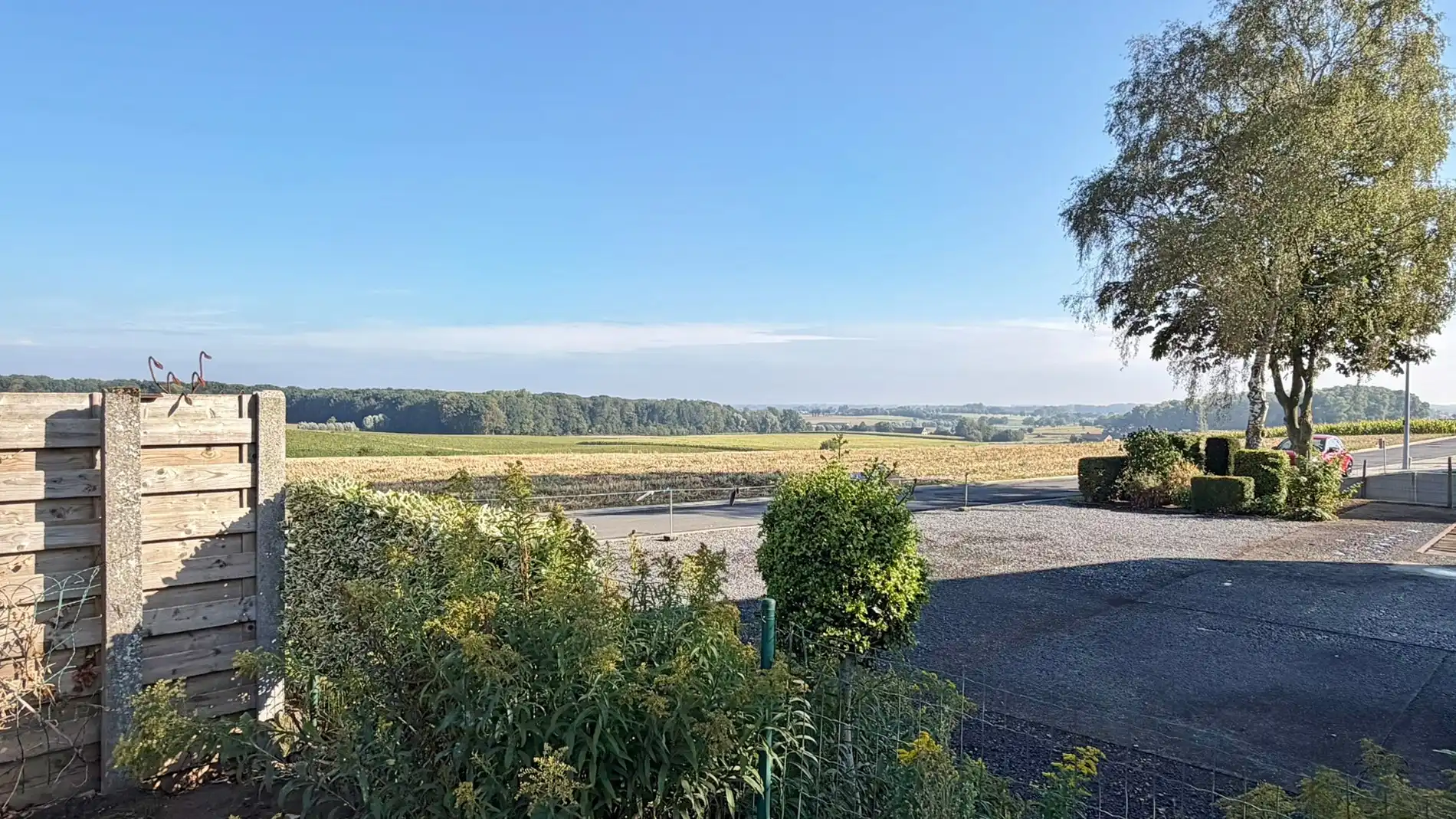 VOLLEDIG GERENOVEERDE, ENERGIEZUINIGE WONING MET ZONNIGE TUIN EN PRACHTIG OPEN ZICHT foto 19