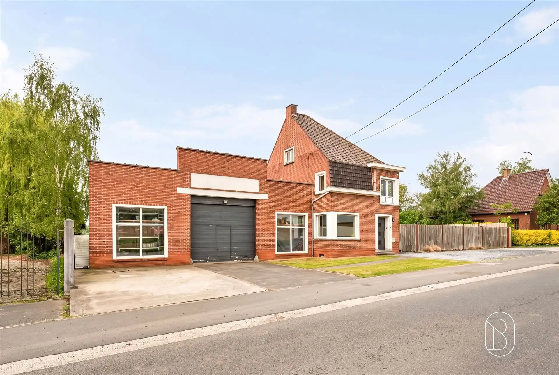 Instapklare woning met loods van 240 m² op topligging foto 2