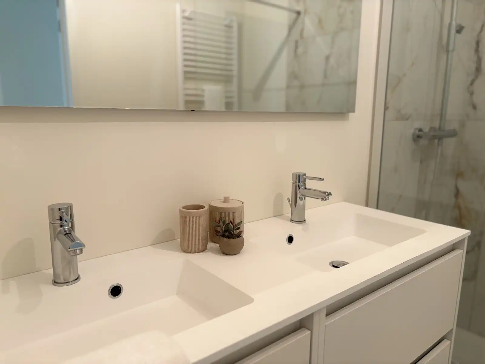 Centraal gelegen 2-slaapkamerappartement foto 13