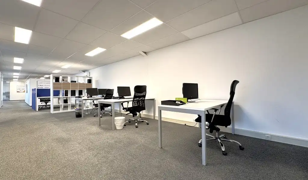 Instapklaar kantoor te huur nabij E313/E34 te Wommelgem foto 3