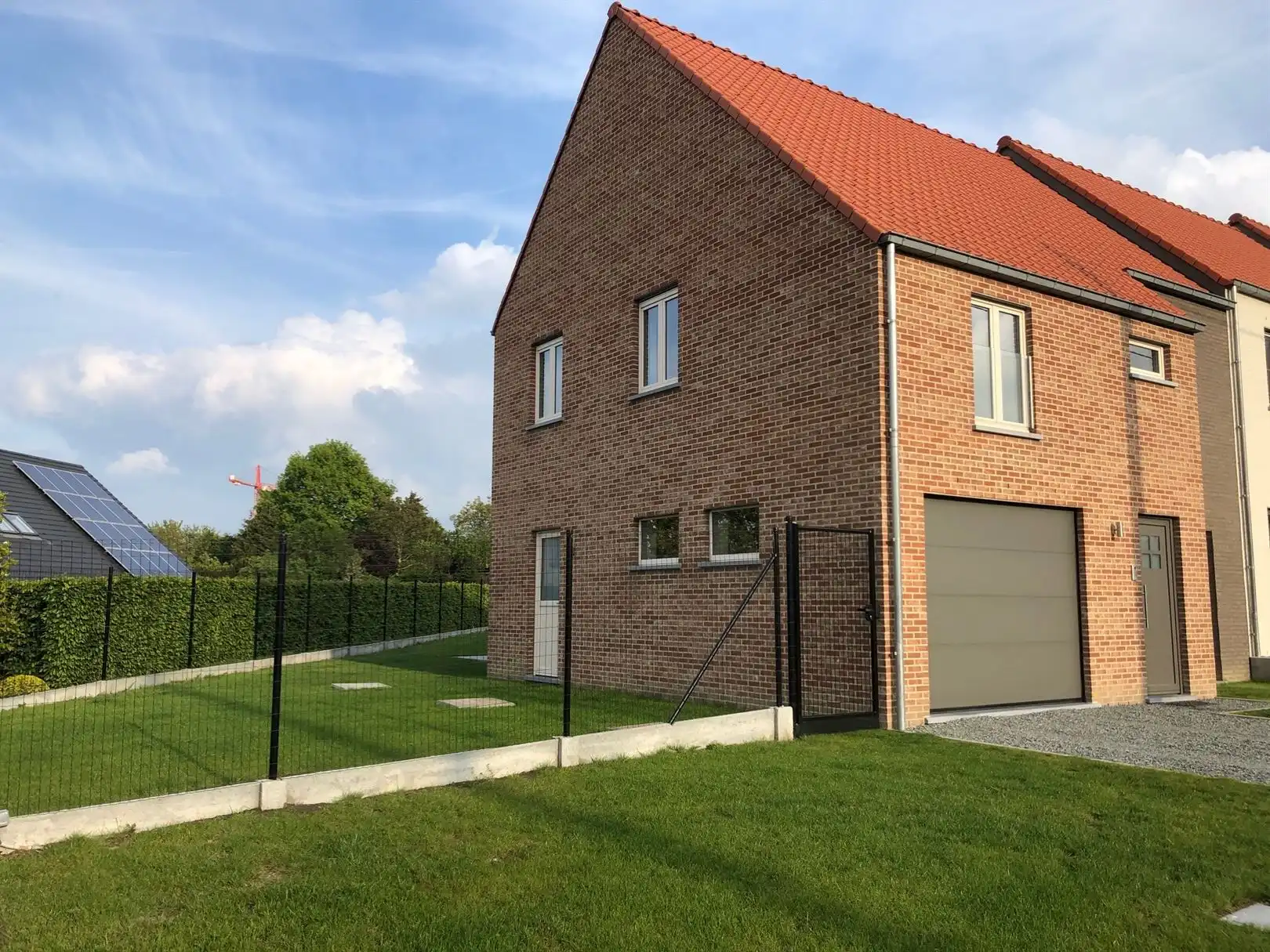 Instapklare woning TE HUUR  met vlotte bereikbaarheid. foto 2