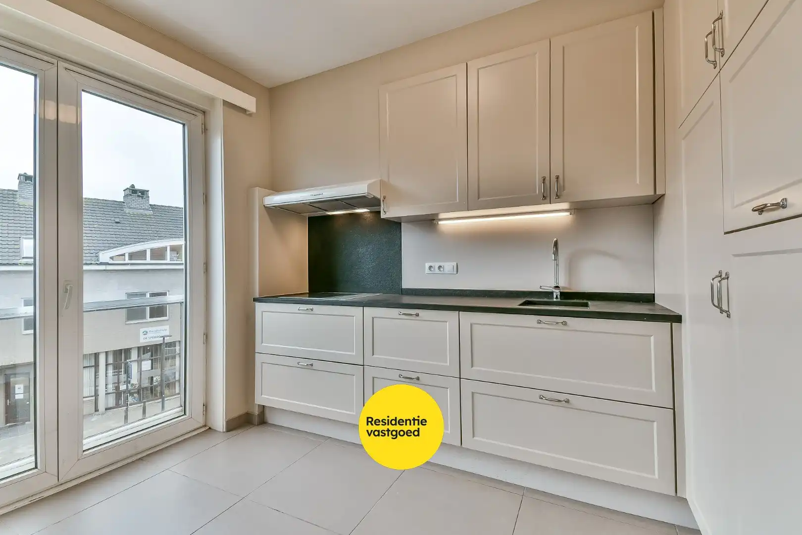 Appartement met 2 slaapkamers op de markt van Oudenburg met garage foto 5