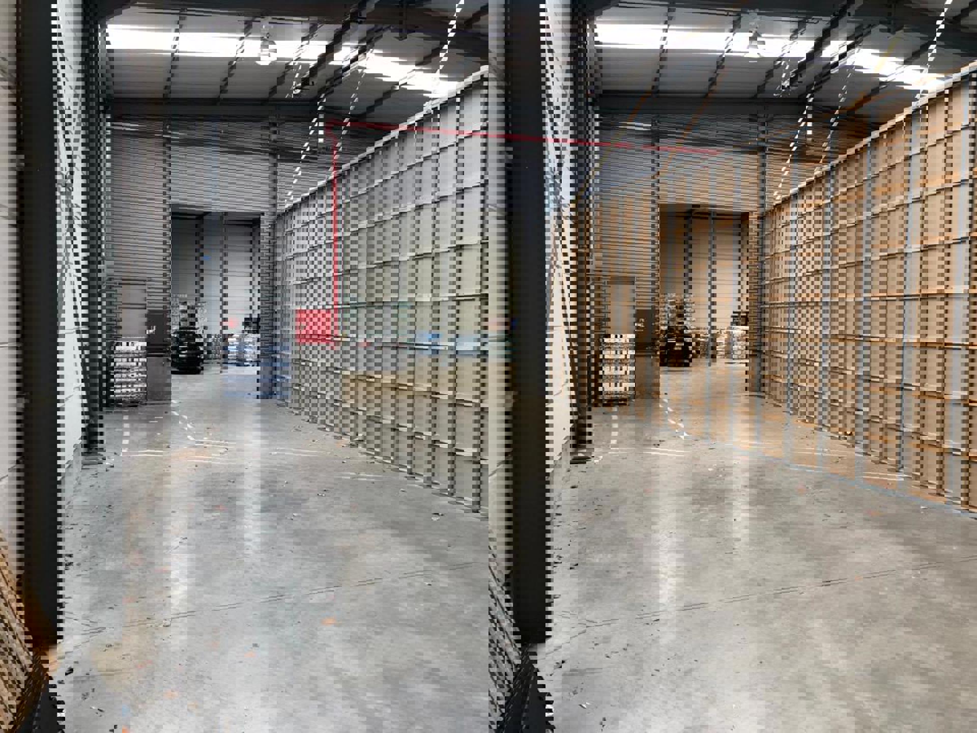 Magazijn 880m² te huur foto 2