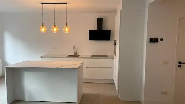 Mooi gerenoveerd, goed gelegen appartement met terras en 2 slaapkamers in Oostende foto 8
