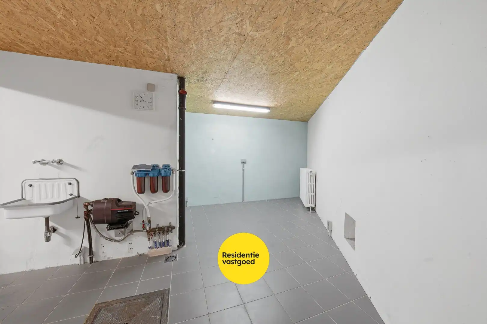 Volledig gerenoveerde bel-étage met 2 slaapkamers en ruime garage te Oostende foto 24