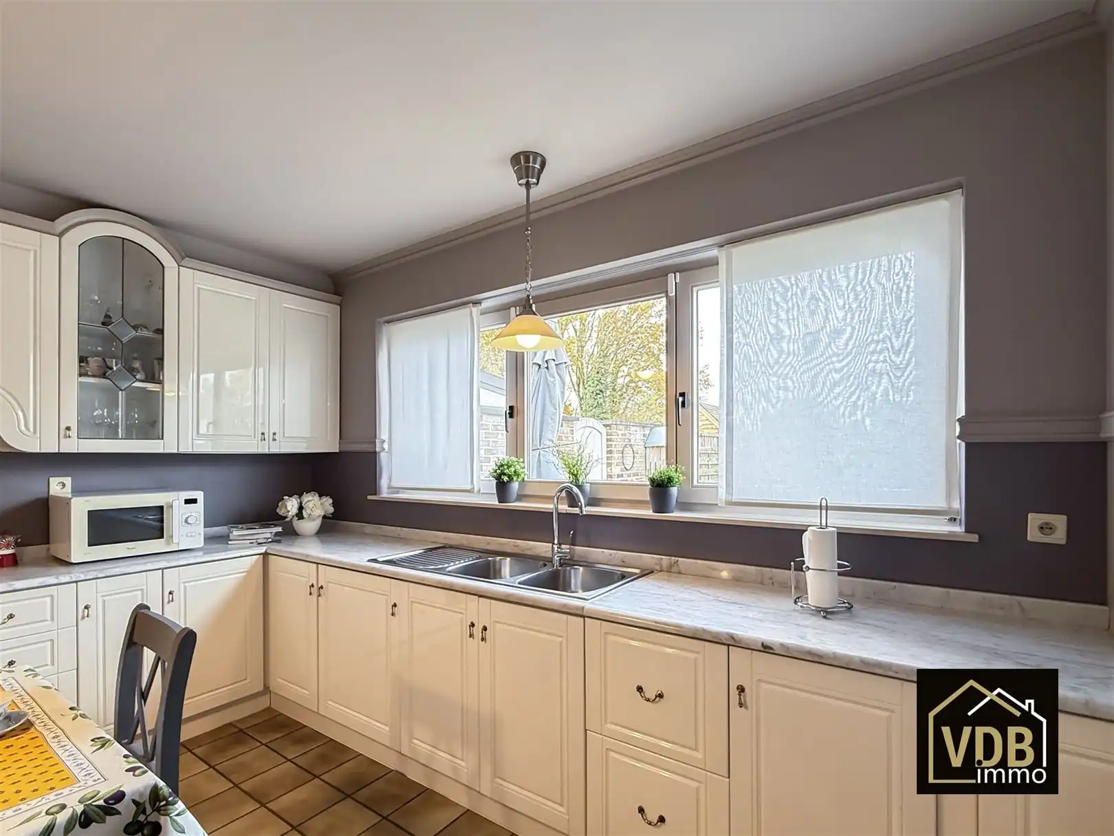 Instapklare halfopen bebouwing met 3 slaapkamers foto 40