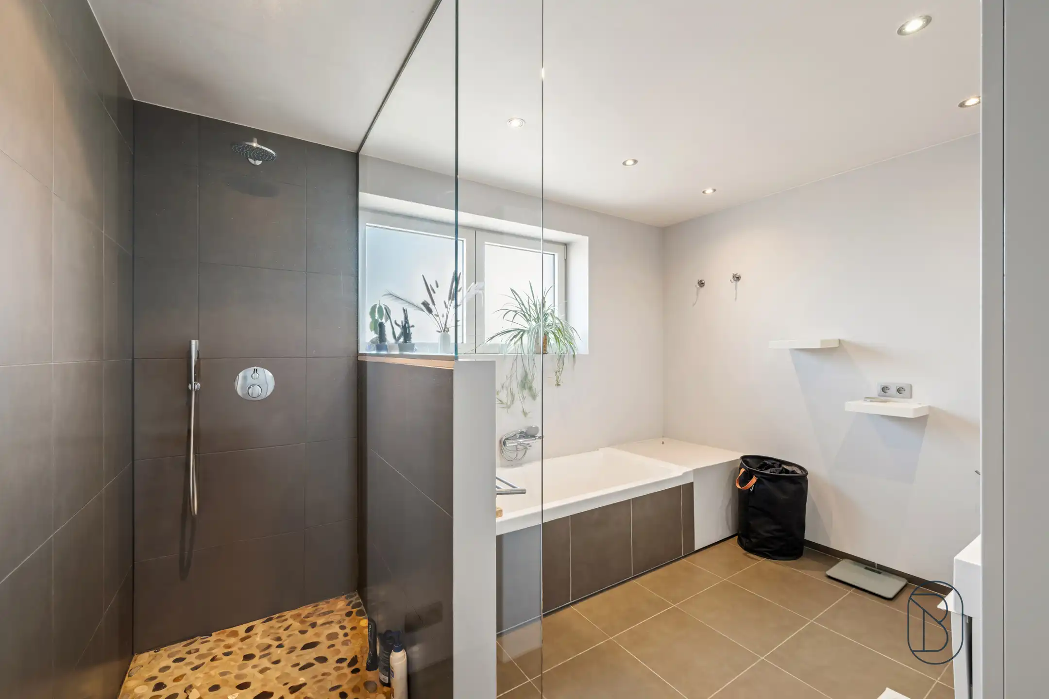 Leuke woning met stadstuin en EPC B, nabij centrum Kortrijk foto 13