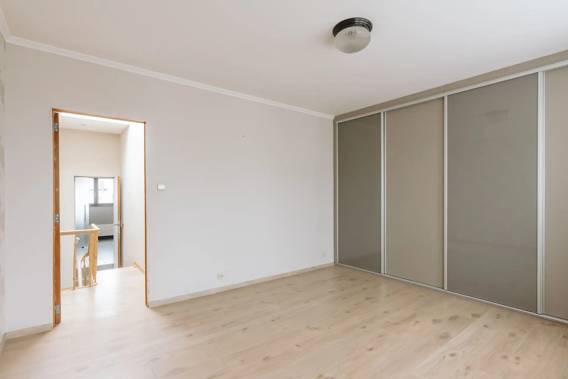 Instapklare woning in gezellige woonwijk! foto 14