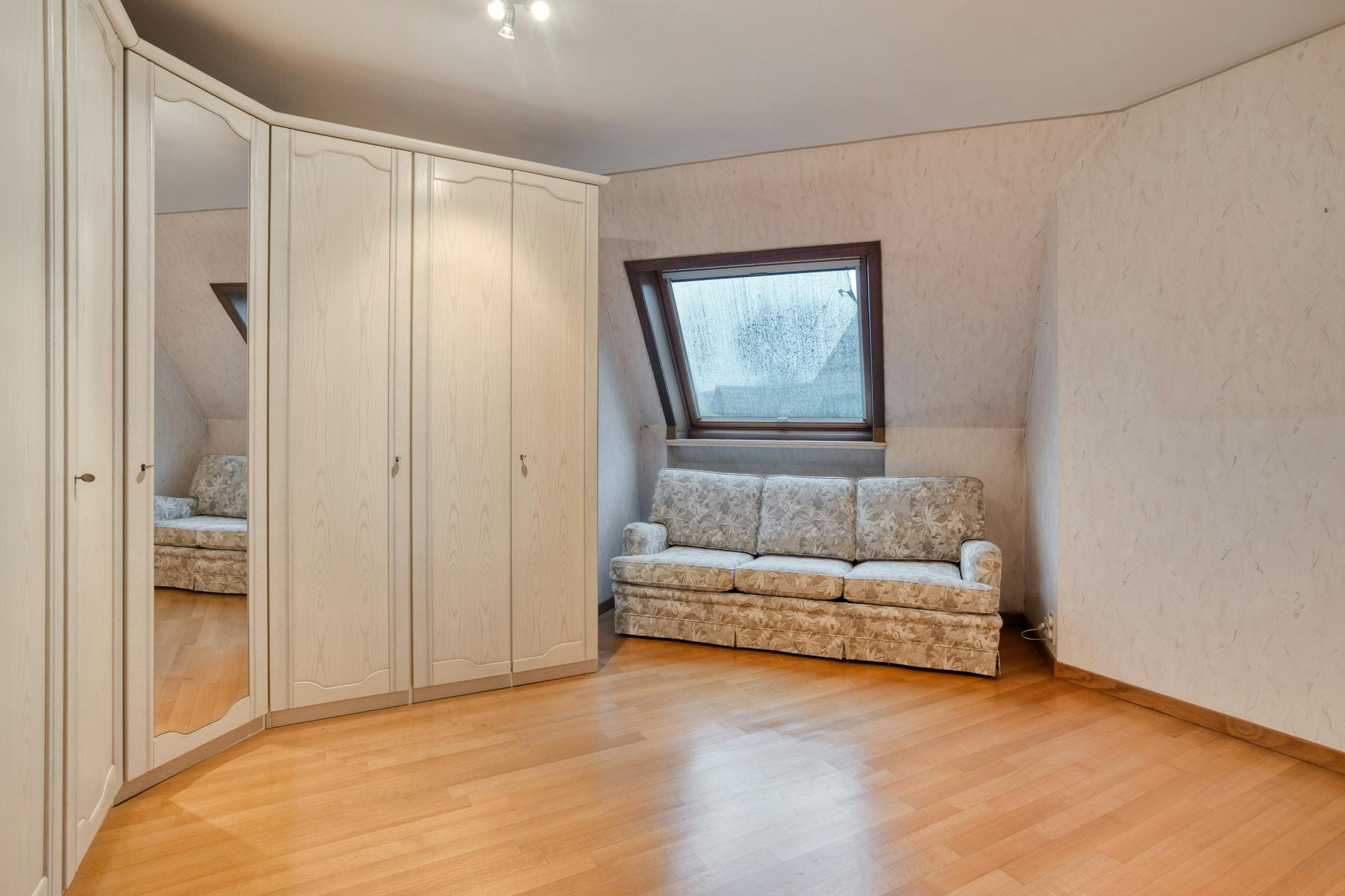 2-slaapkamer appartement te koop met zicht op de Houtmarkt in Kortrijk!  foto 5