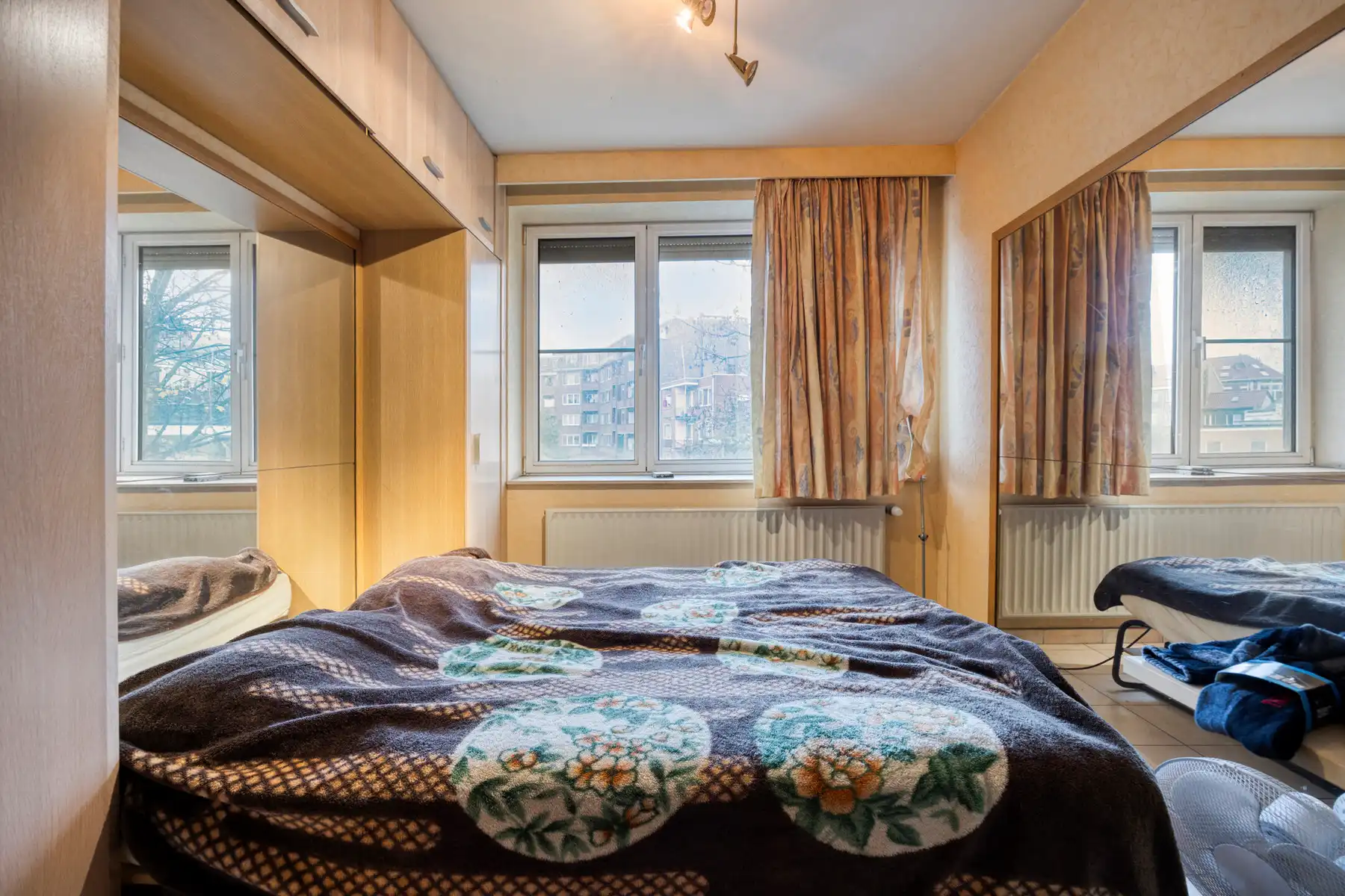 Gezinswoning met vier slaapkamers, tuin en ruime garage foto 20