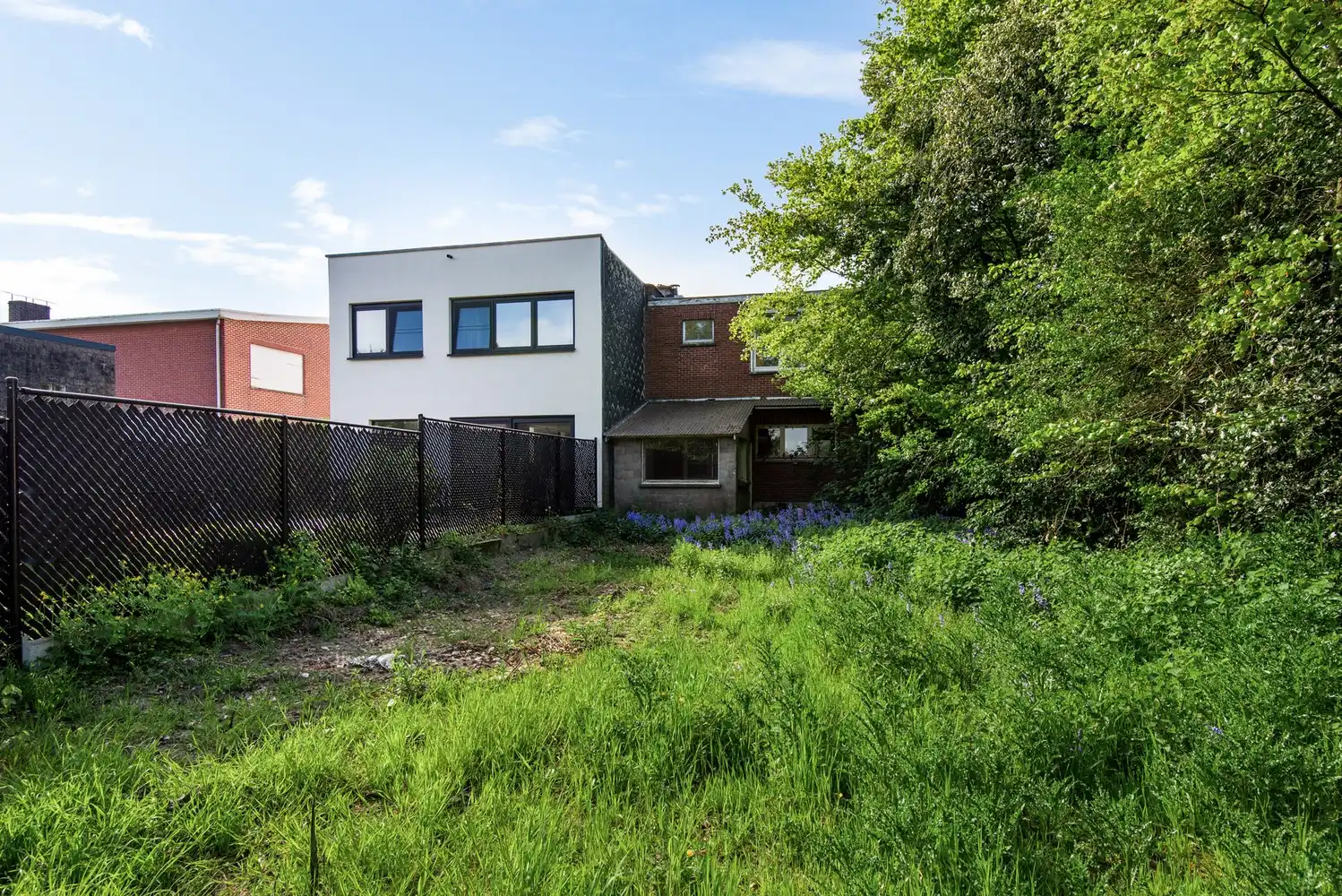 Te renoveren woning met karakter op toplocatie in Borsbeek. foto 4