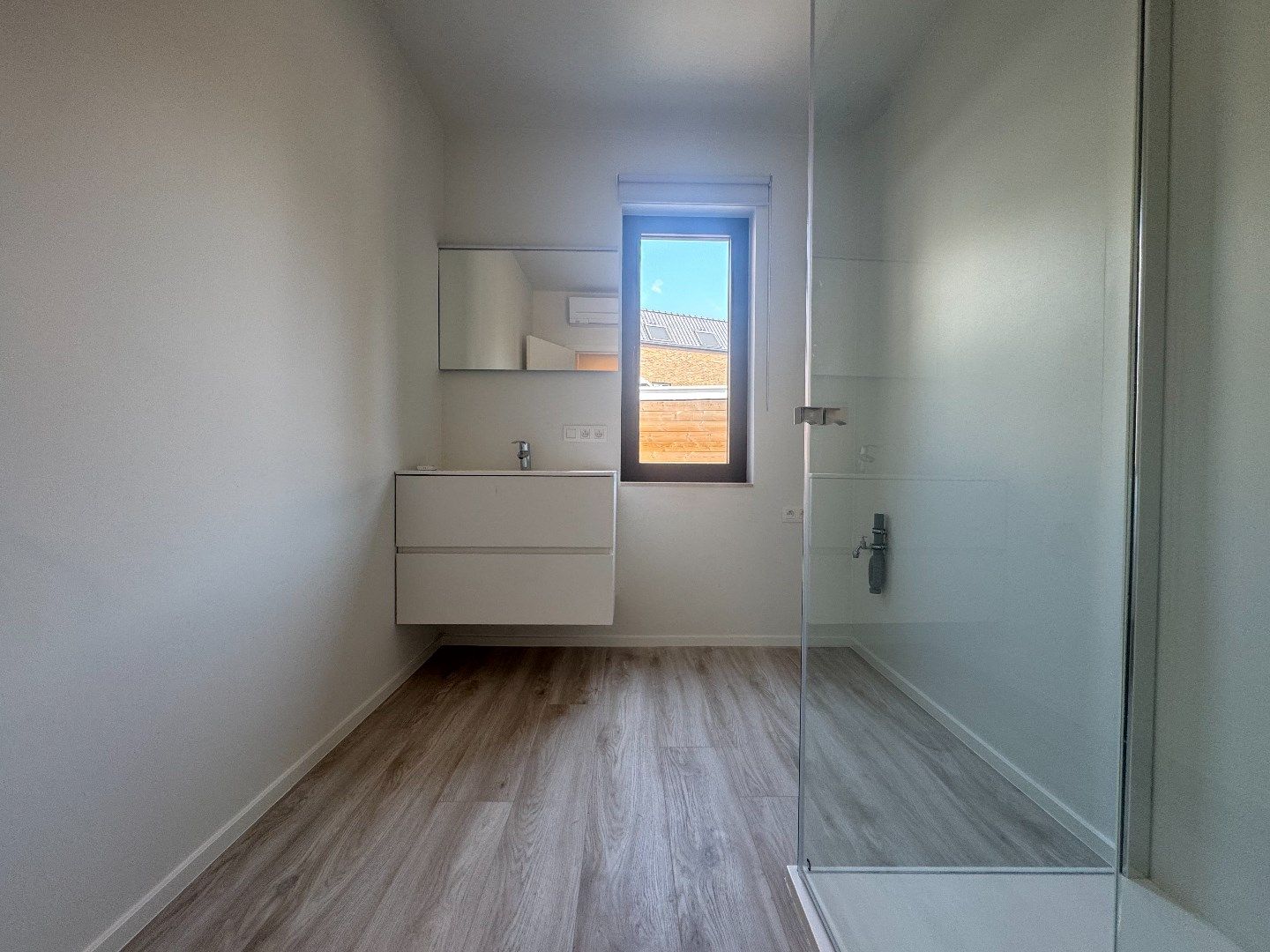Volledig vernieuwd gelijkvloers-appartement in hartje Opwijk - 2 slpk foto 13