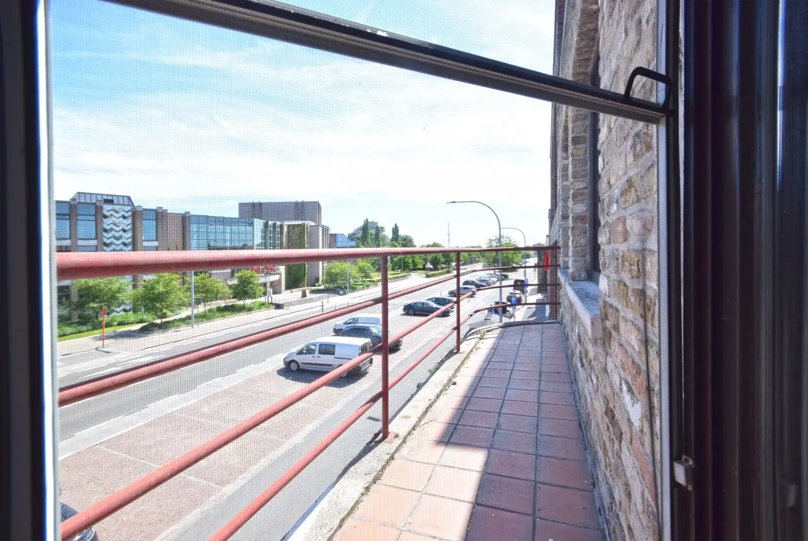 Ruim 2-slaapkamerappartement met twee terrassen en garage op mooie locatie in Roeselare foto 10