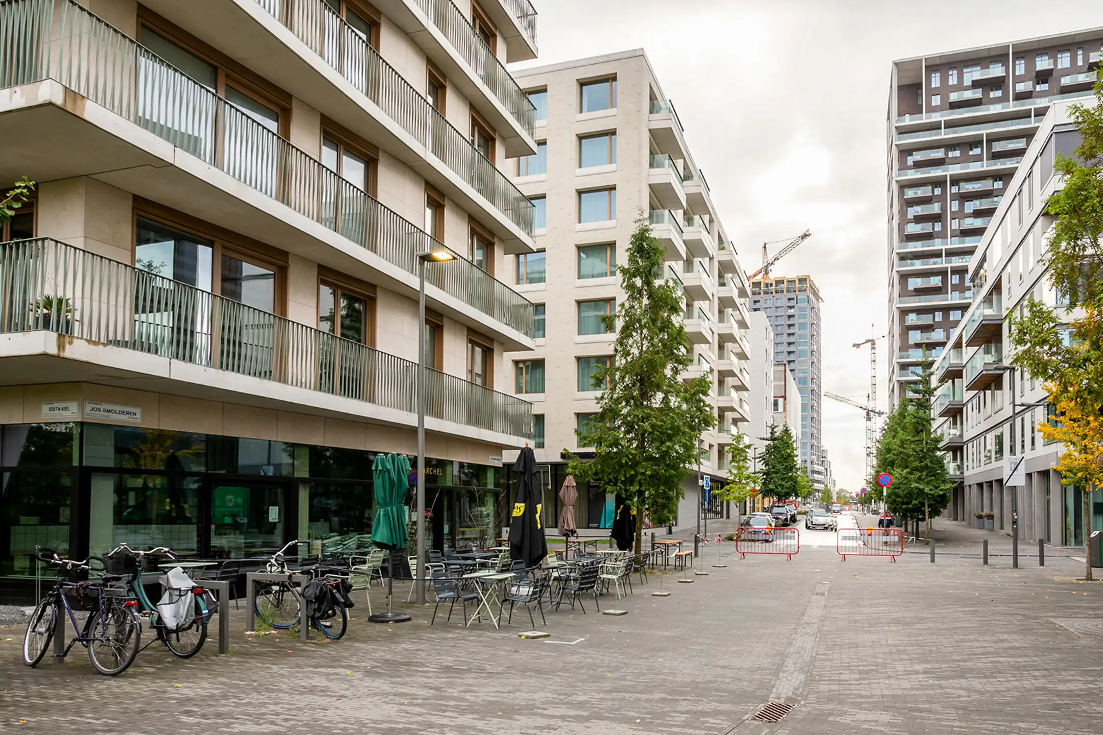 Bemeubeld éénslaapkamerappartement op Nieuw Zuid te huur foto 13