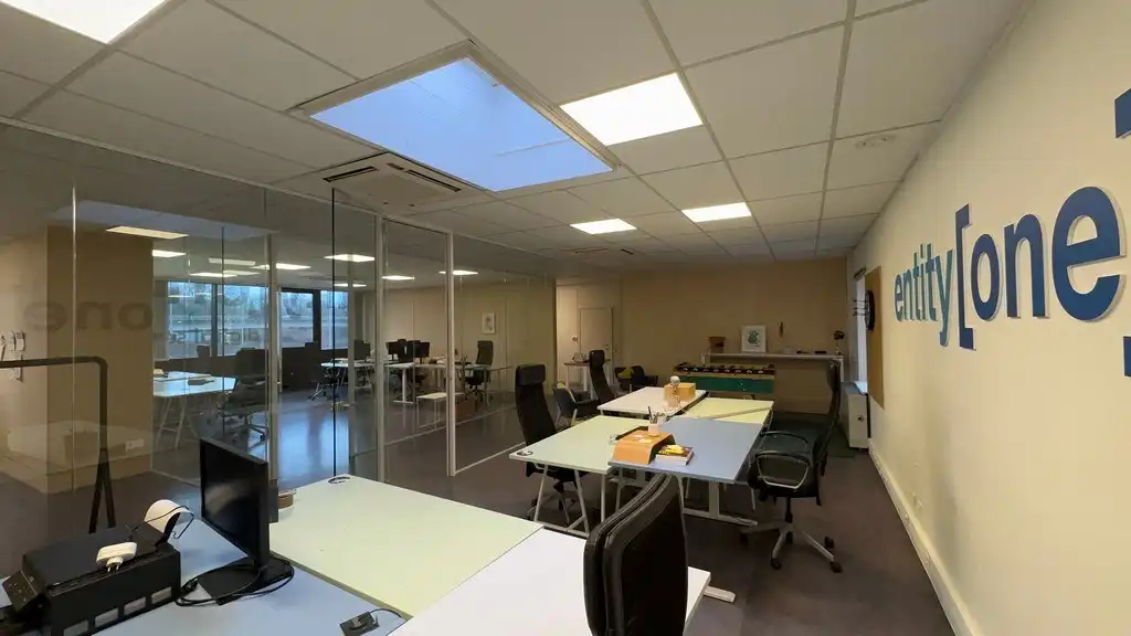 Ingedeelde kantoorruimte te huur met visibiliteit langs E17 in Gent foto 9