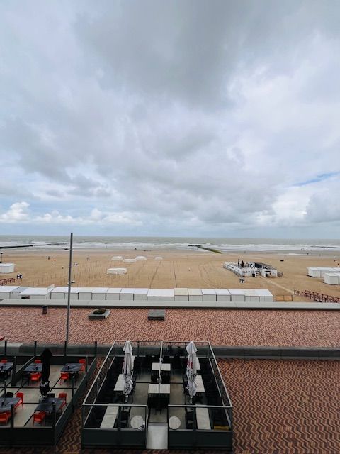 Ruim appartement met 3 slaapkamers en frontaal zeezicht foto 22