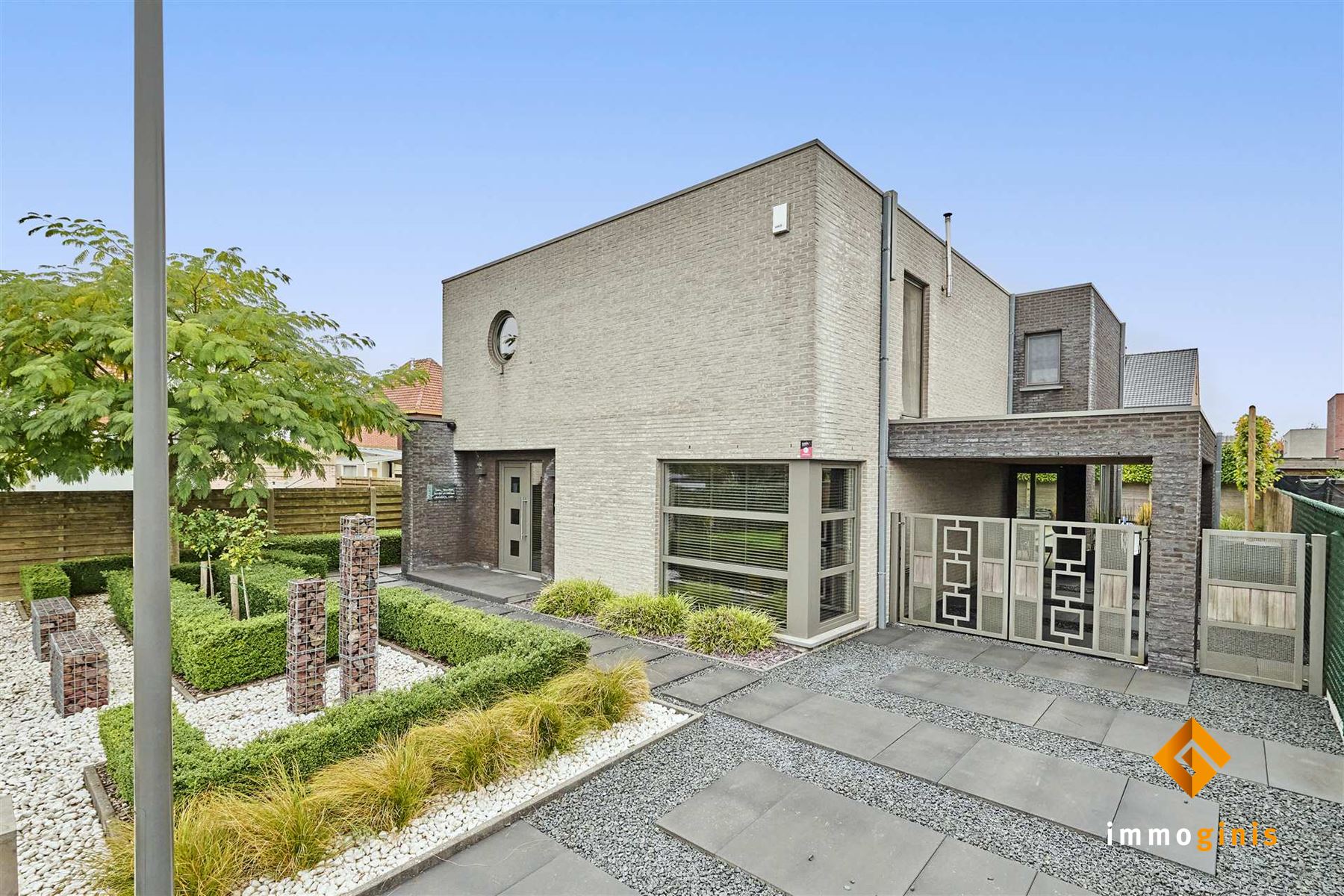 Recente, moderne woning met 3 à 4 slaapkamers en zwembad op perceel van 5a01ca, in een doodlopende straat. foto 21