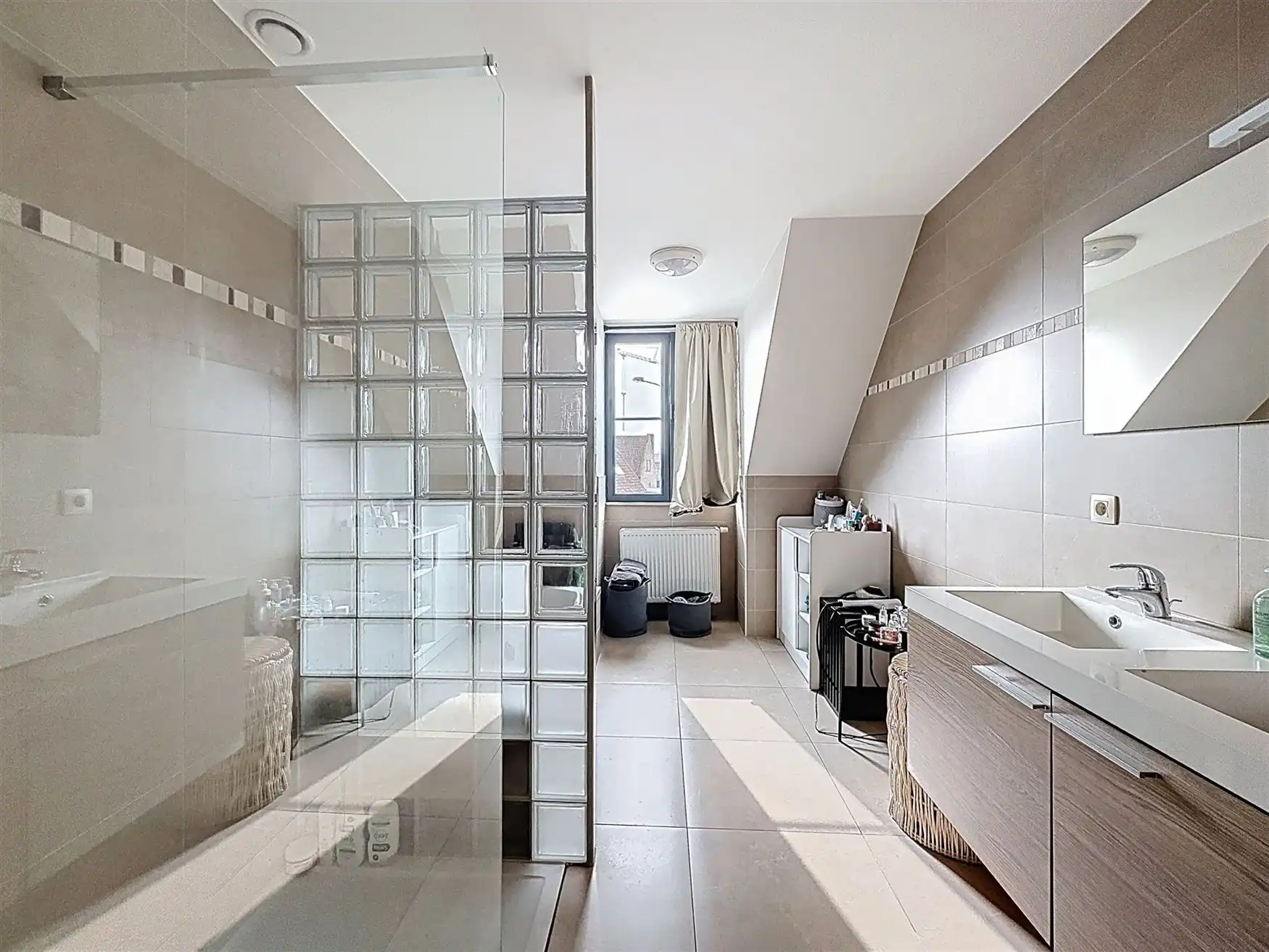 Charmante halfopen bebouwing inclusief garage foto 8