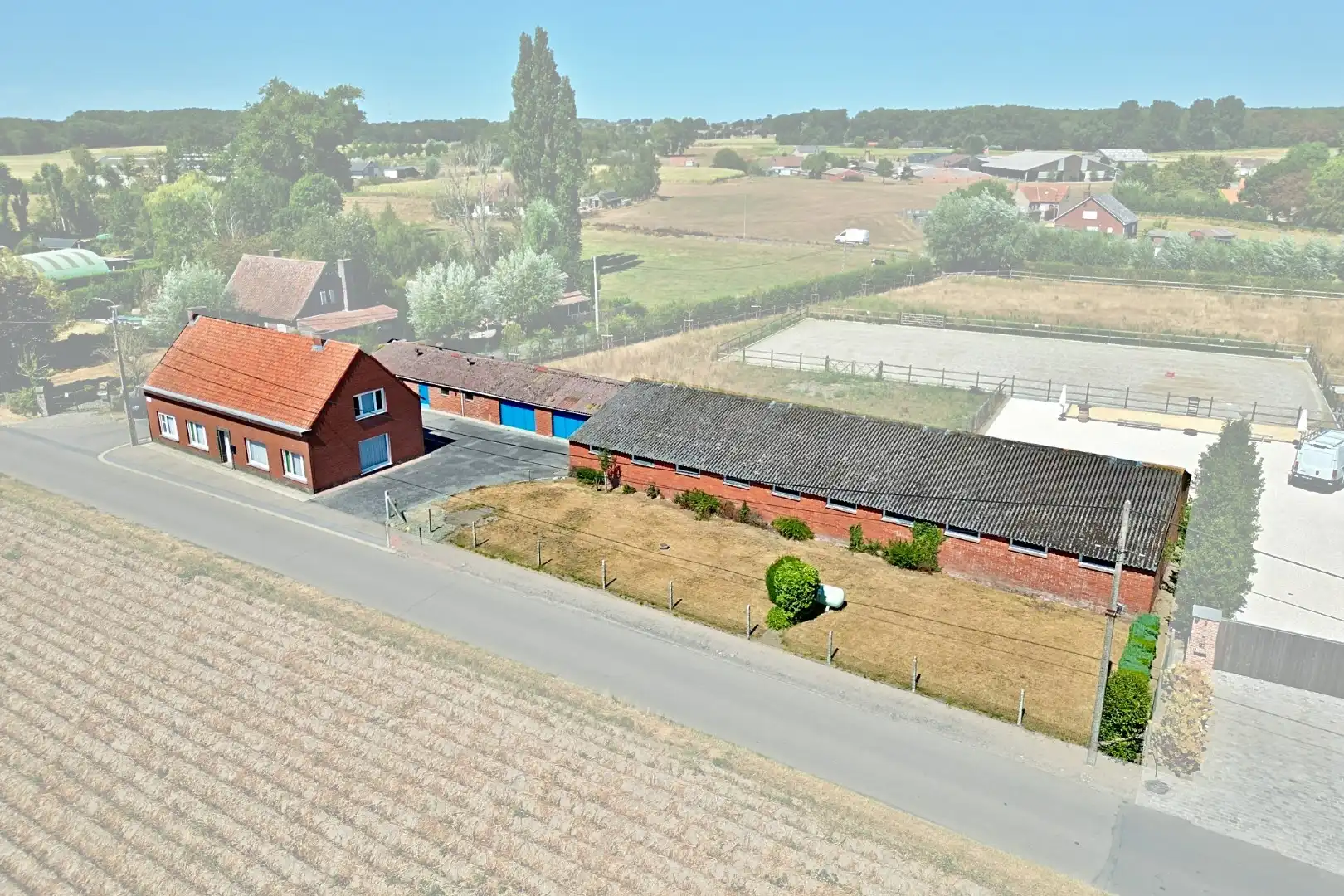 Kortemark - Rustig gelegen woning met 2 loodsen! foto 28