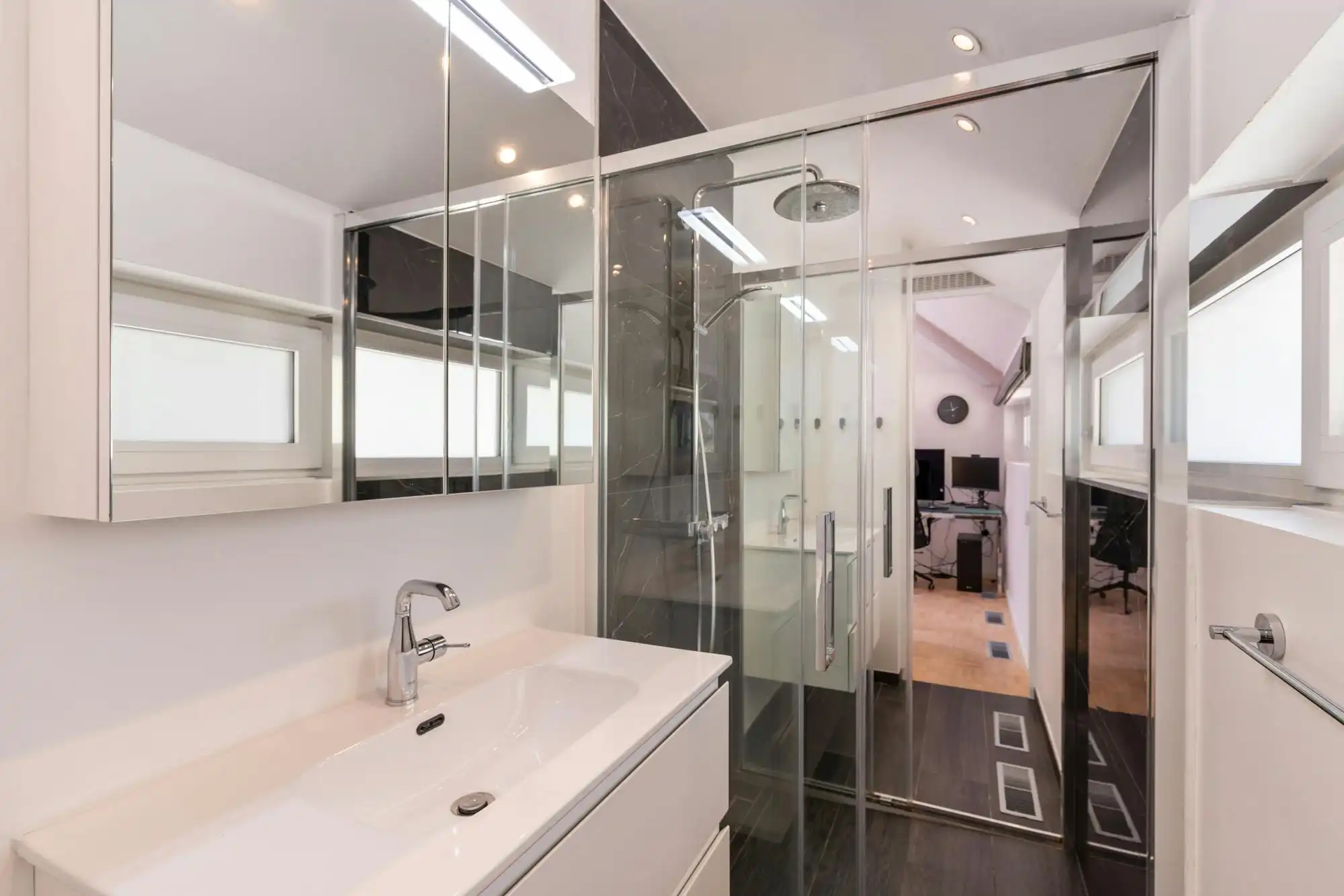 Stijlvolle gerenoveerde villa vlak bij natuur en stad foto 23