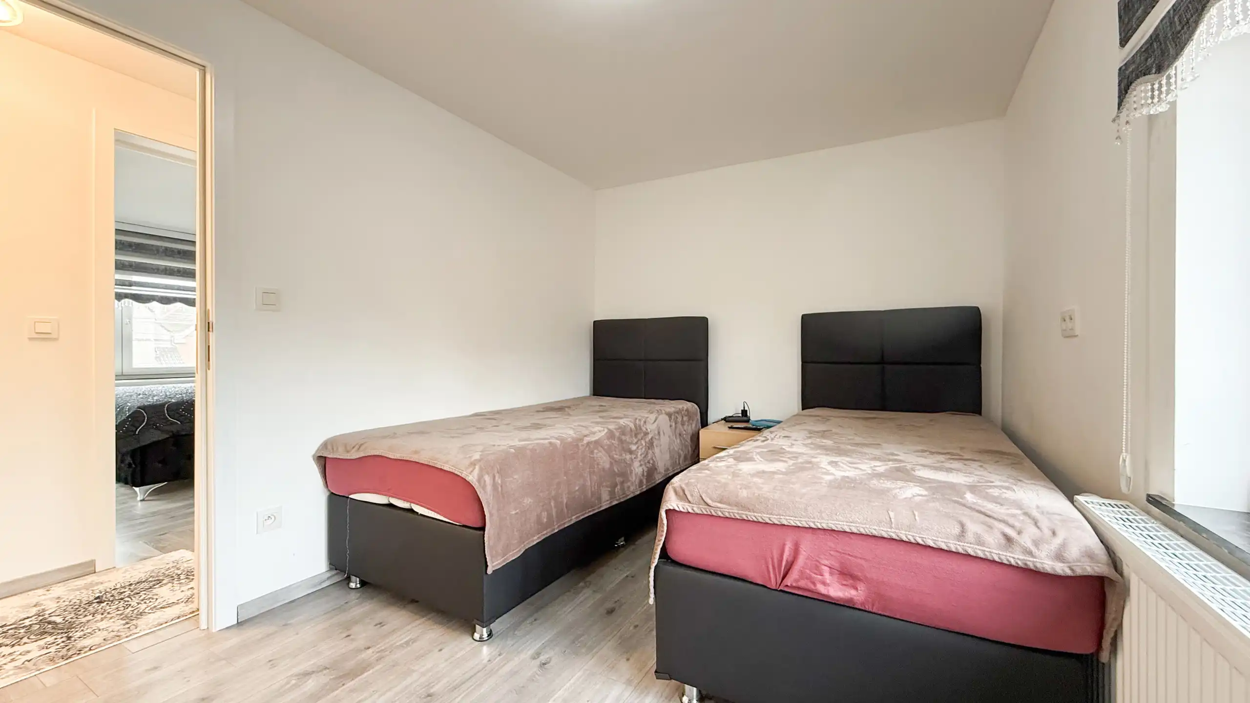 Volledig vernieuwde woning met 4 slp en uitstekende ligging! foto 17