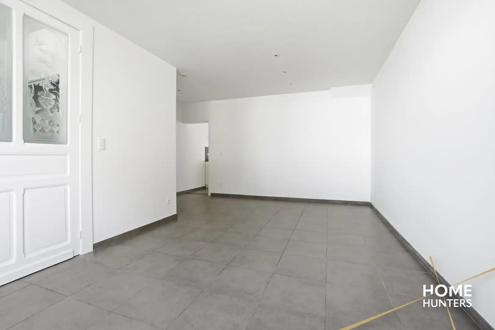 Charmante en instapklare woning met unieke stadskoer en garage foto 3