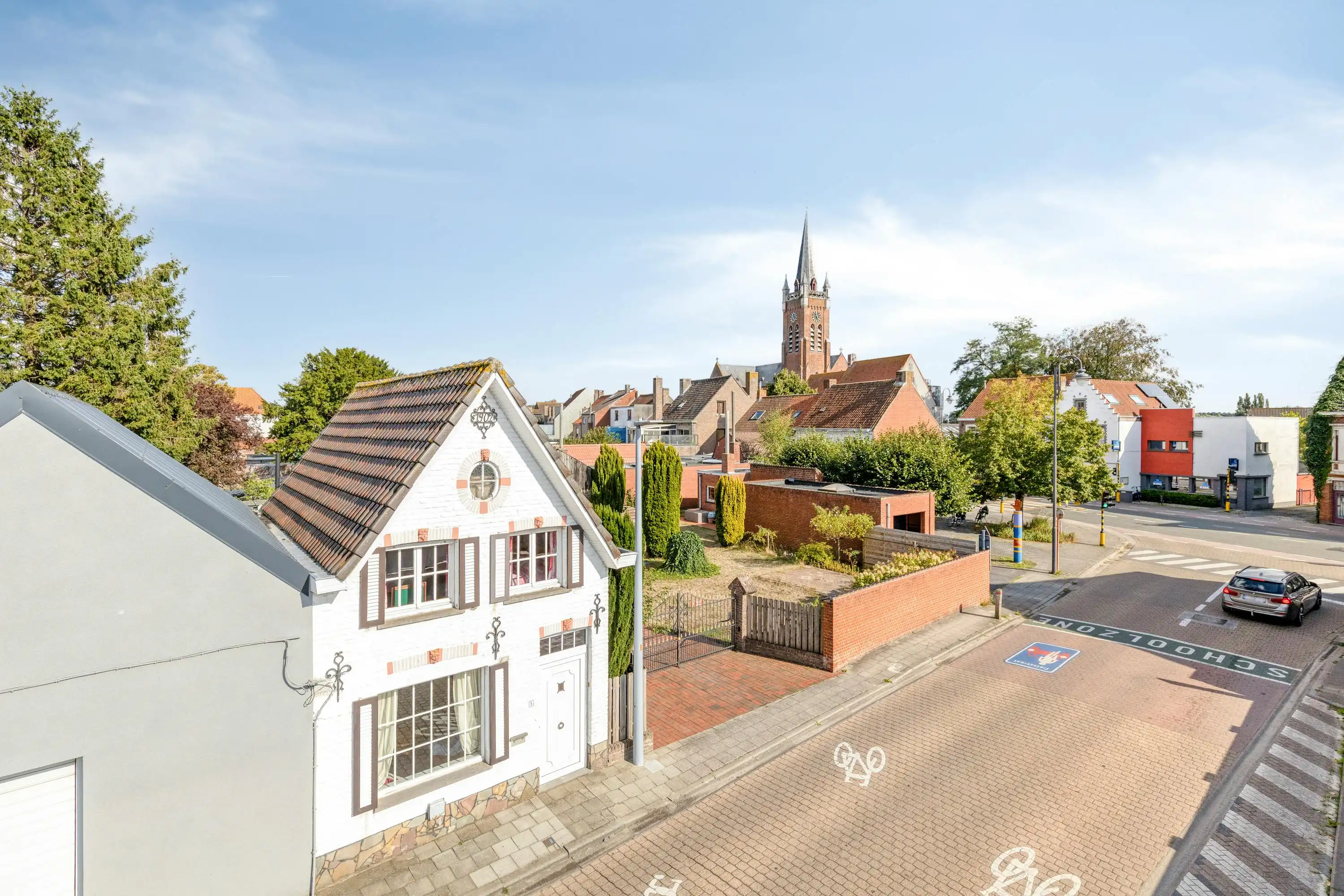 Halfopen huis / grond (537m²) met potentieel in hartje Sijsele (Damme) foto {{pictureIndex}}