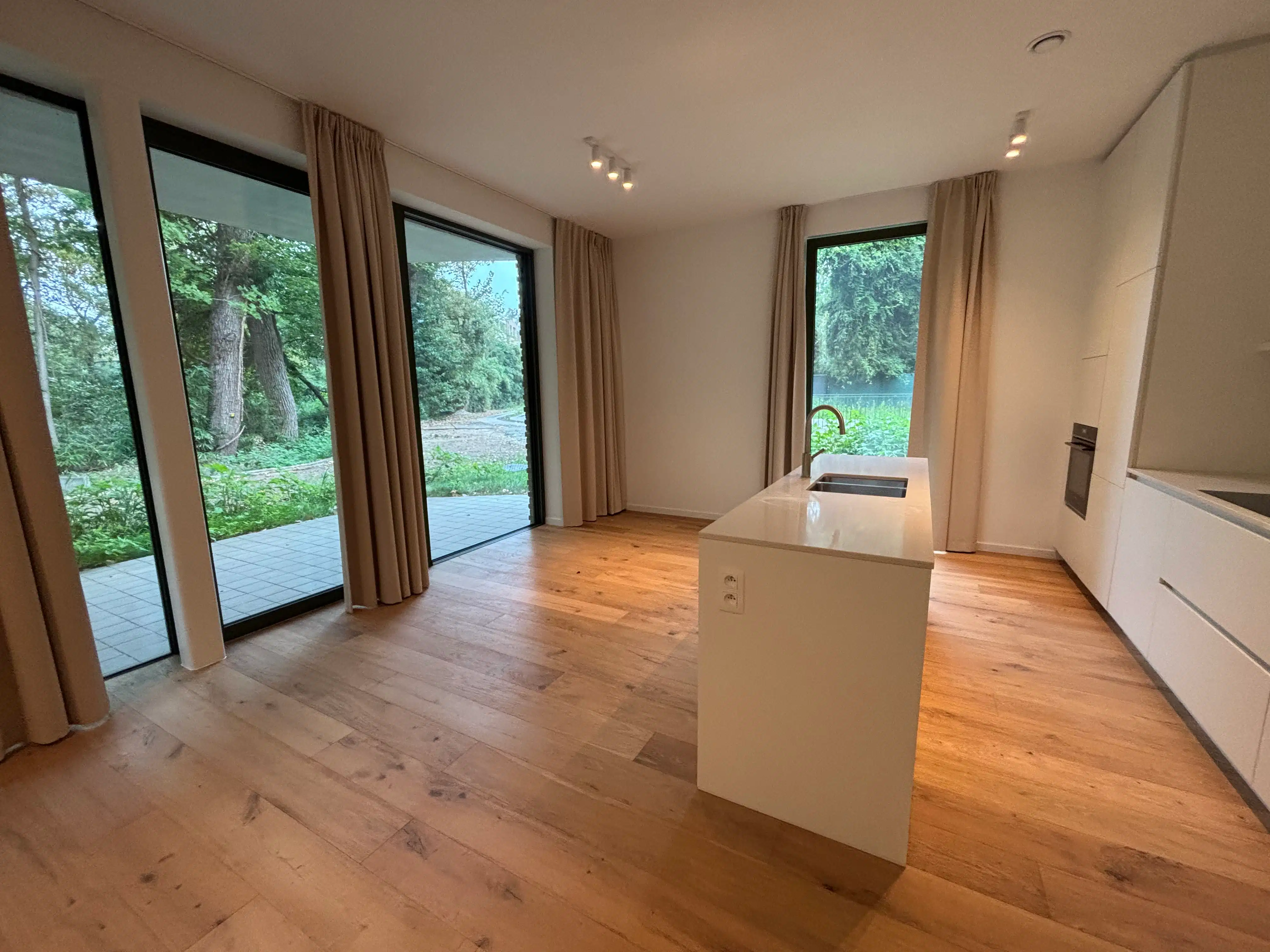 LUXUEUS NIEUWBOUWAPPARTEMENT MET TWEE SLAAPKAMERS EN RUIM TERRAS foto 10
