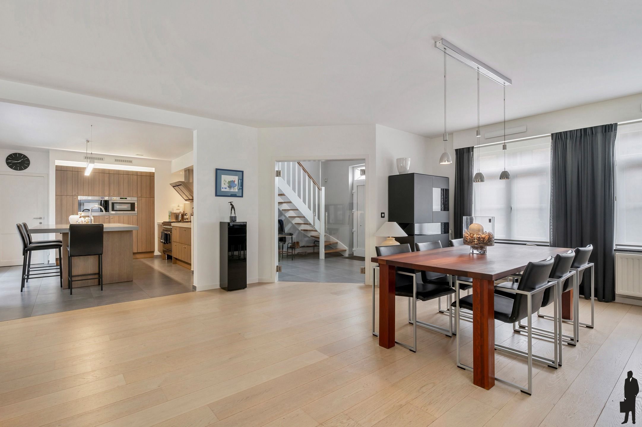 Verrassend instapklare ruime woning op centrale locatie te Brasschaat! foto 7