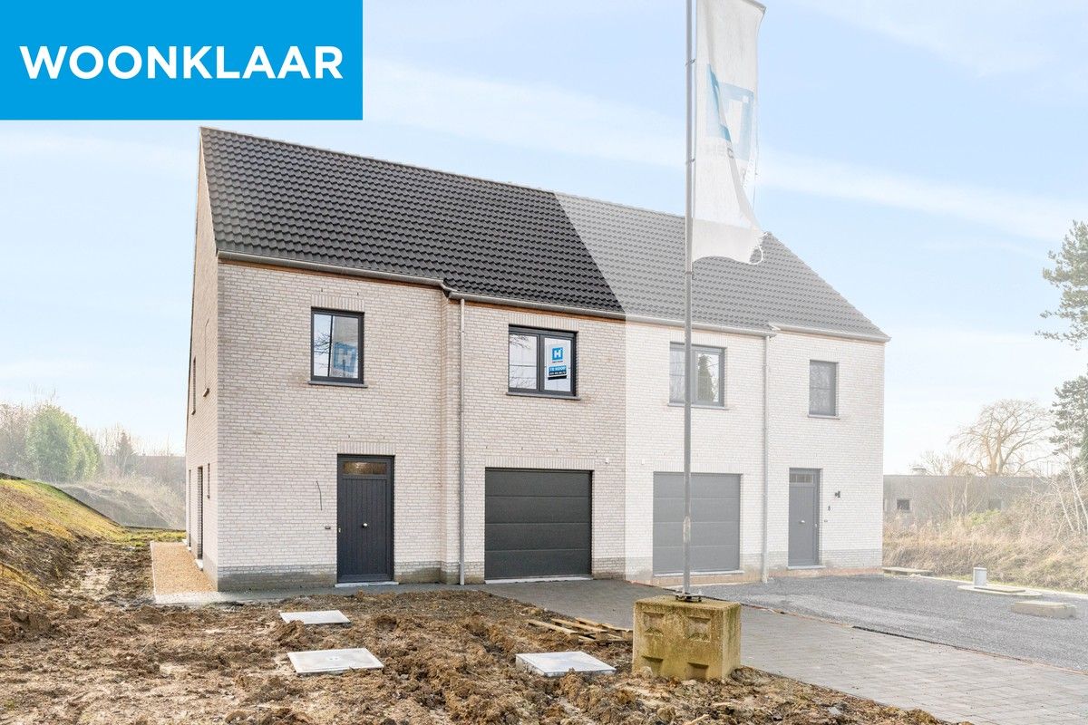 Vlakbij het centrum Ronse bouwt Hectaar binnenkort op een rustige ligging twee halfopen bebouwingen. foto {{pictureIndex}}
