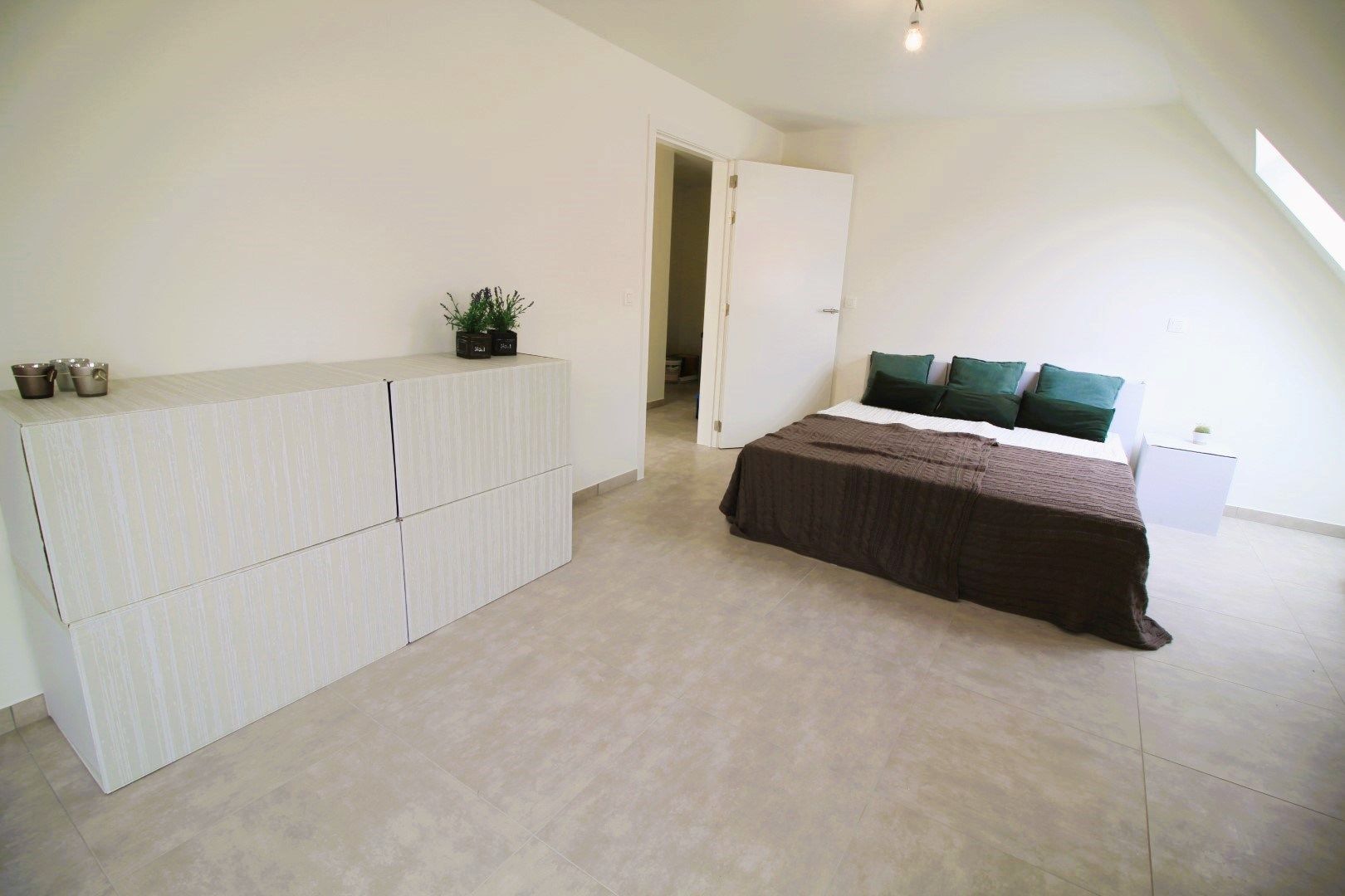 Recent appartement met 2 slaapkamers in centrum Oostnieuwkerke foto 6