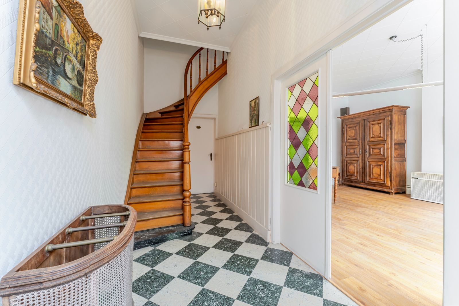 Hoofdfoto van de publicatie: Statige woning met voormalige tandartspraktijk – centrum Ardooie!
