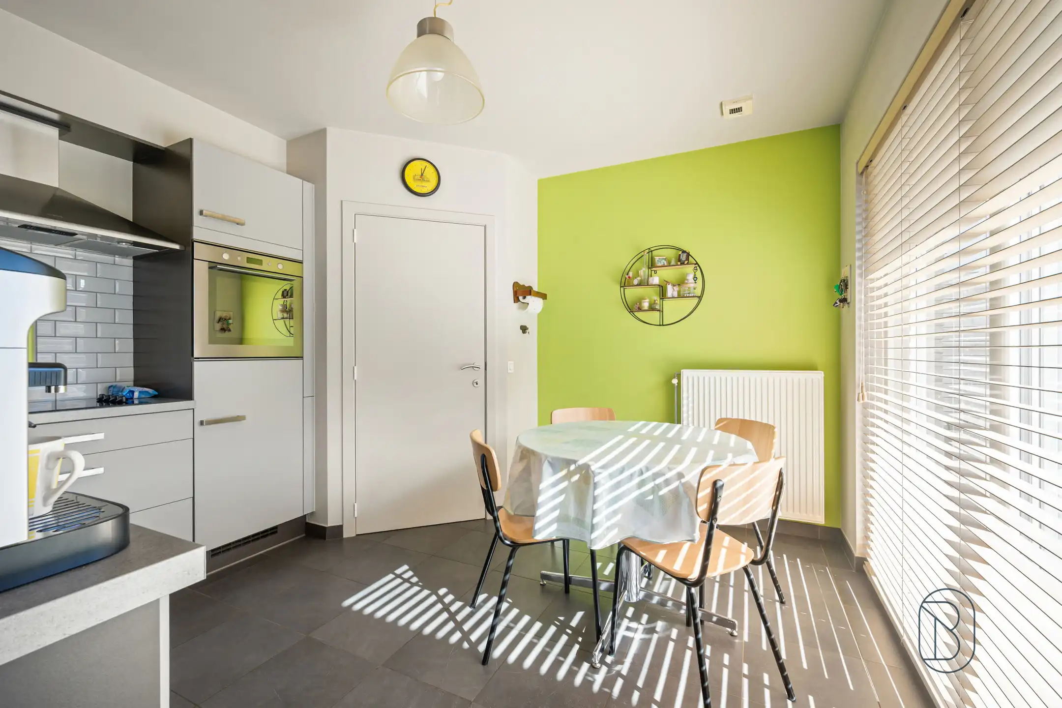 Instapklare energiezuinige topper met garage en tuin foto 9