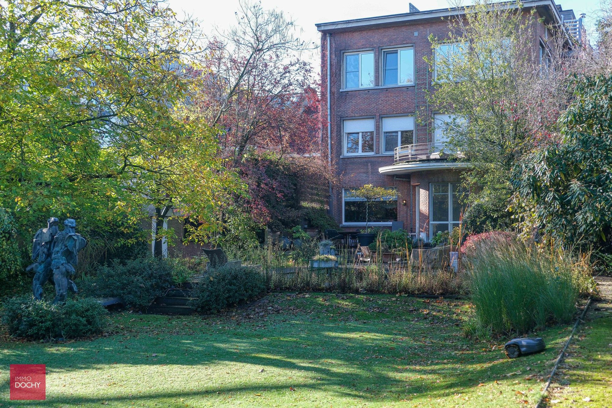 Prachtige loft met tuin en waterpartij centrum Kortrijk foto {{pictureIndex}}