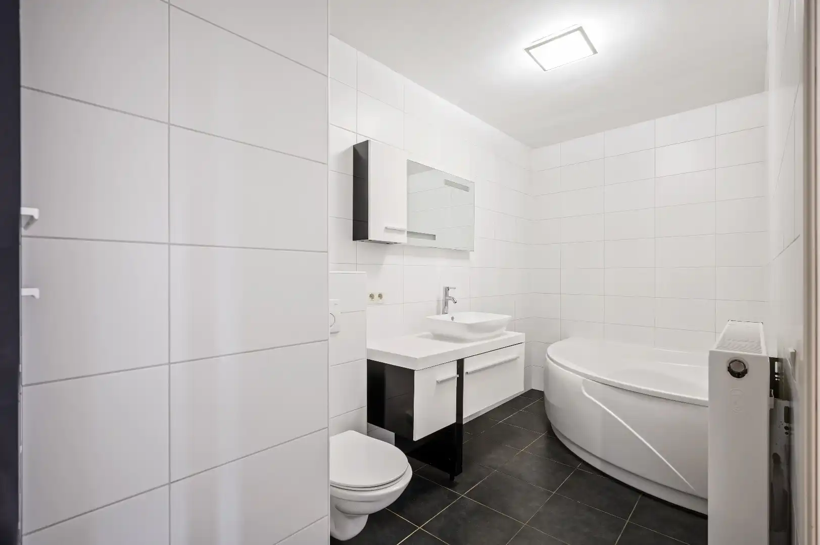 Recent app. met 2 slpks, terras en autostaanplaats foto 8