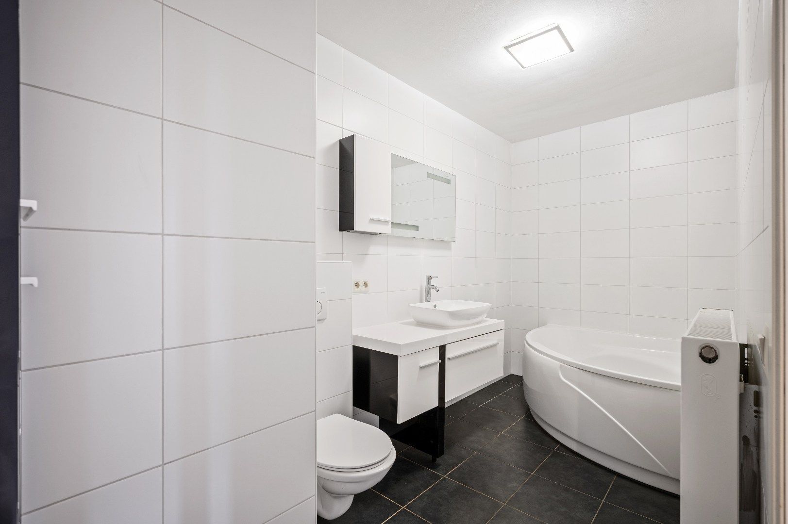 Recent app. met 2 slpks, terras en autostaanplaats foto 8