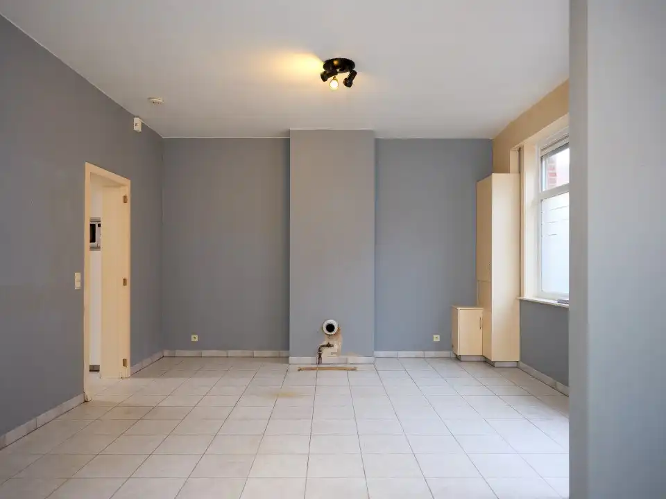 Centraal gelegen, deels te renoveren woning foto 2