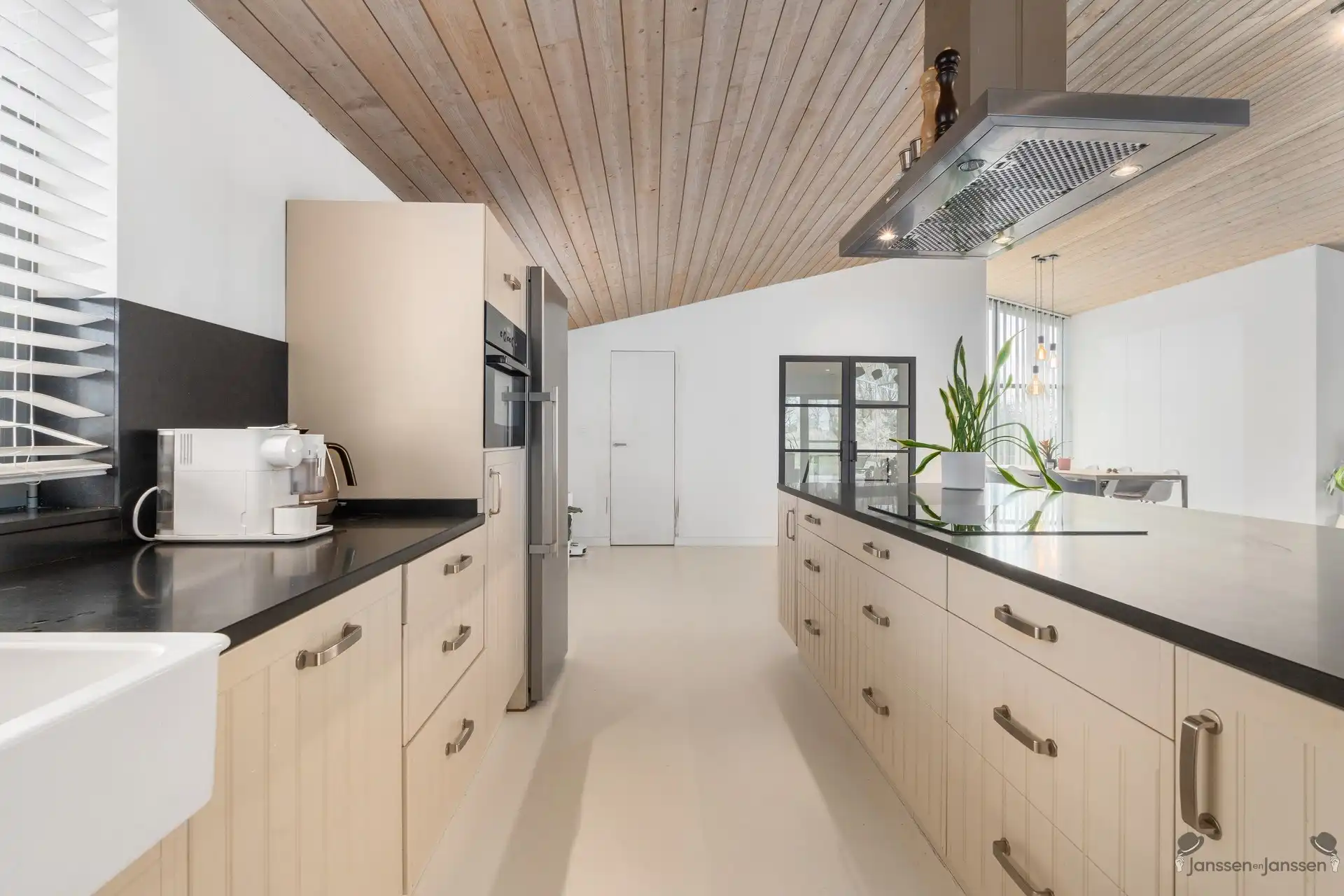 Unieke landelijk-moderne villa met adembenemend uitzicht aan Troostembergbos foto 12