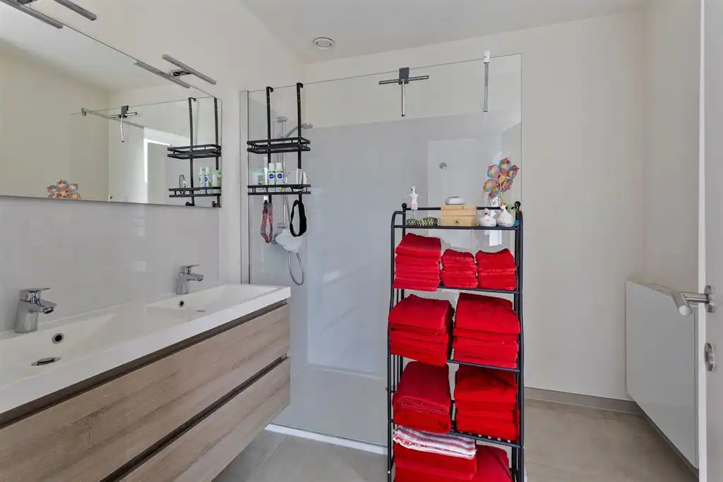 Recent 1-slaapkamer appartement met groot terras foto 12