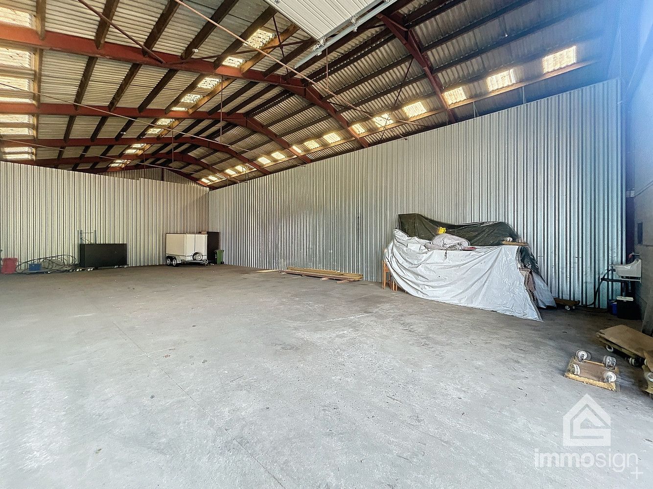 Loods van 277,50 m² ter opslag met grote automatische garagepoort te Bocholt! foto 6